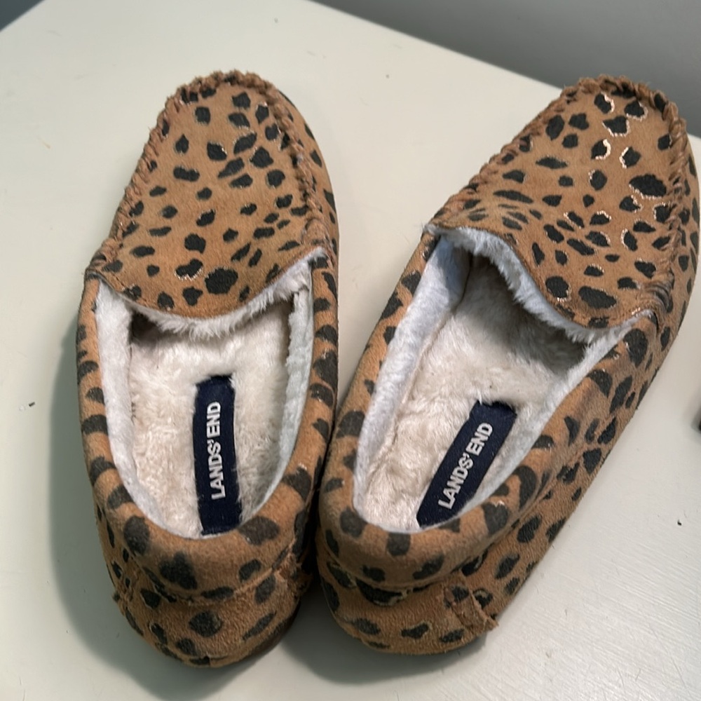 Lands’ End women’s leopard slippers size 7 GUC